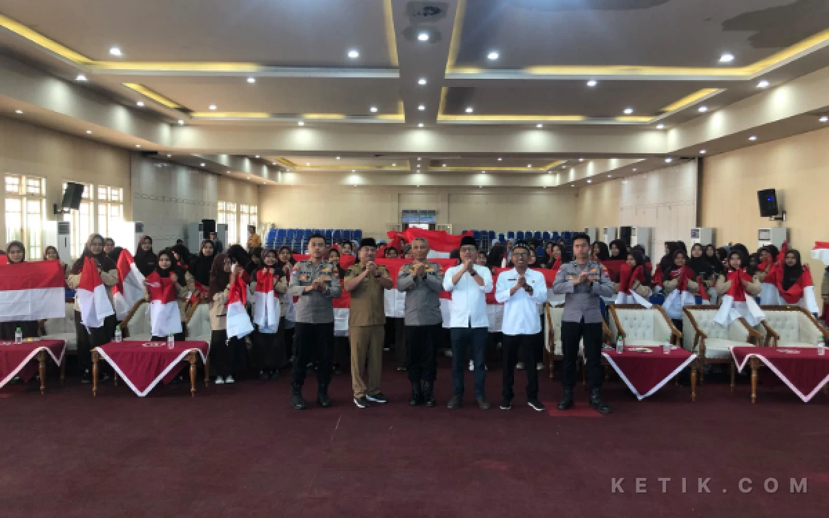 Thumbnail Berita - Bakesbangpol Probolinggo Sambangi Ponpes Nurul Jadid, Ratusan Santri Diajak Perkuat Cinta NKRI
