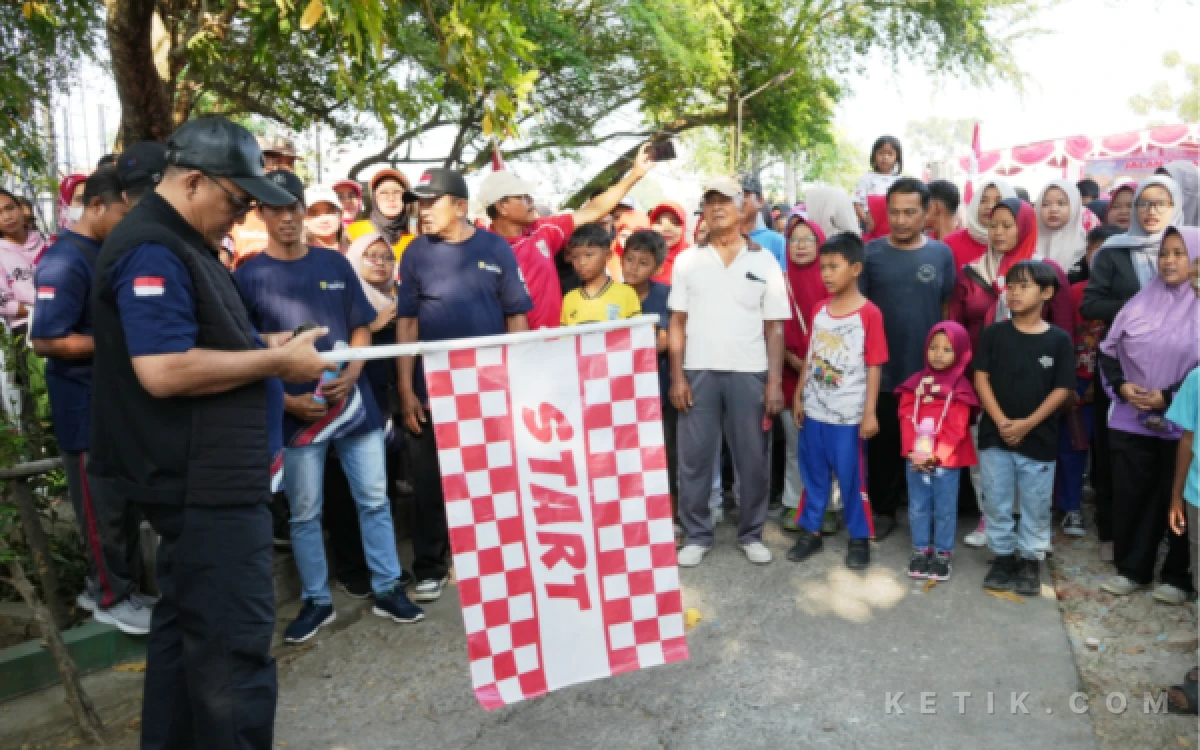 Thumbnail Berita - Karnaval HUT Ke-81 RI Sugihwaras Berlangsung Meriah, Plt Bupati Pemalang Apresiasi Kekompakan Warga
