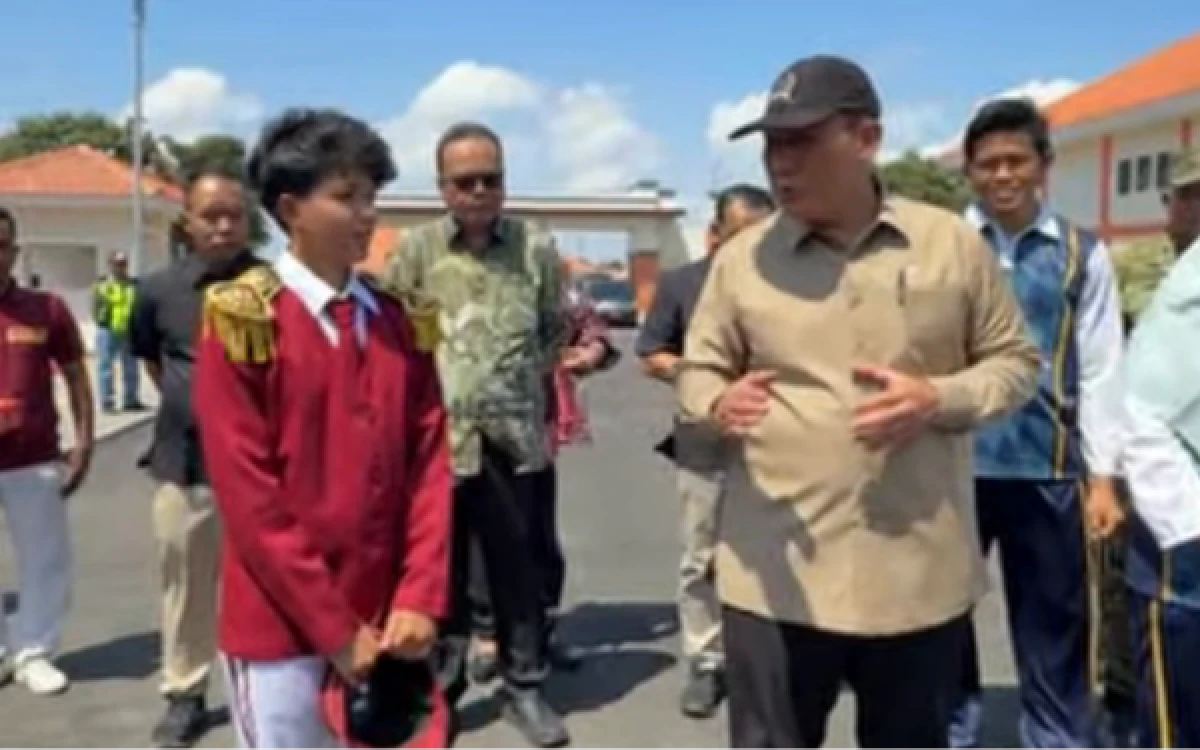 Thumbnail Berita - Kunjungi Sekolah Rakyat di Surabaya, Anggota DPR RI Bambang Haryo Beri Apresiasi Siswa Berprestasi