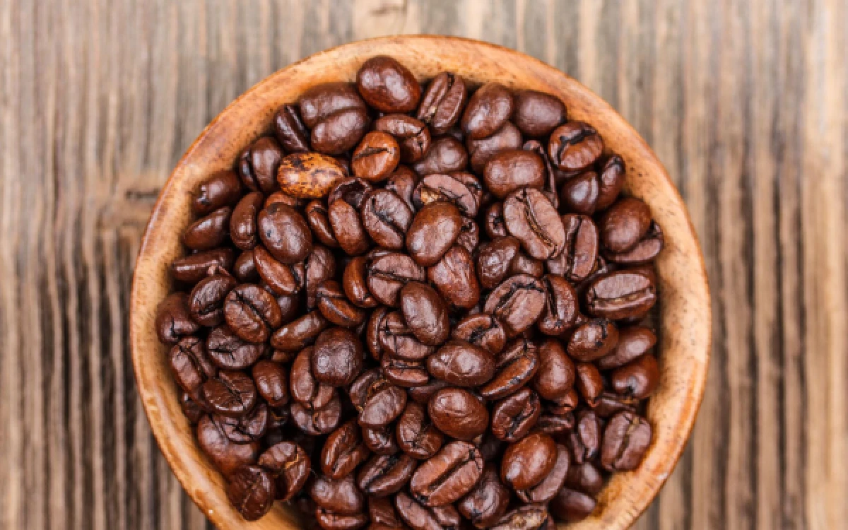 Thumbnail Berita - Berapa Batas Aman Minum Kopi Sehari? Pakar Kesehatan Ungkap Takaran Kafein