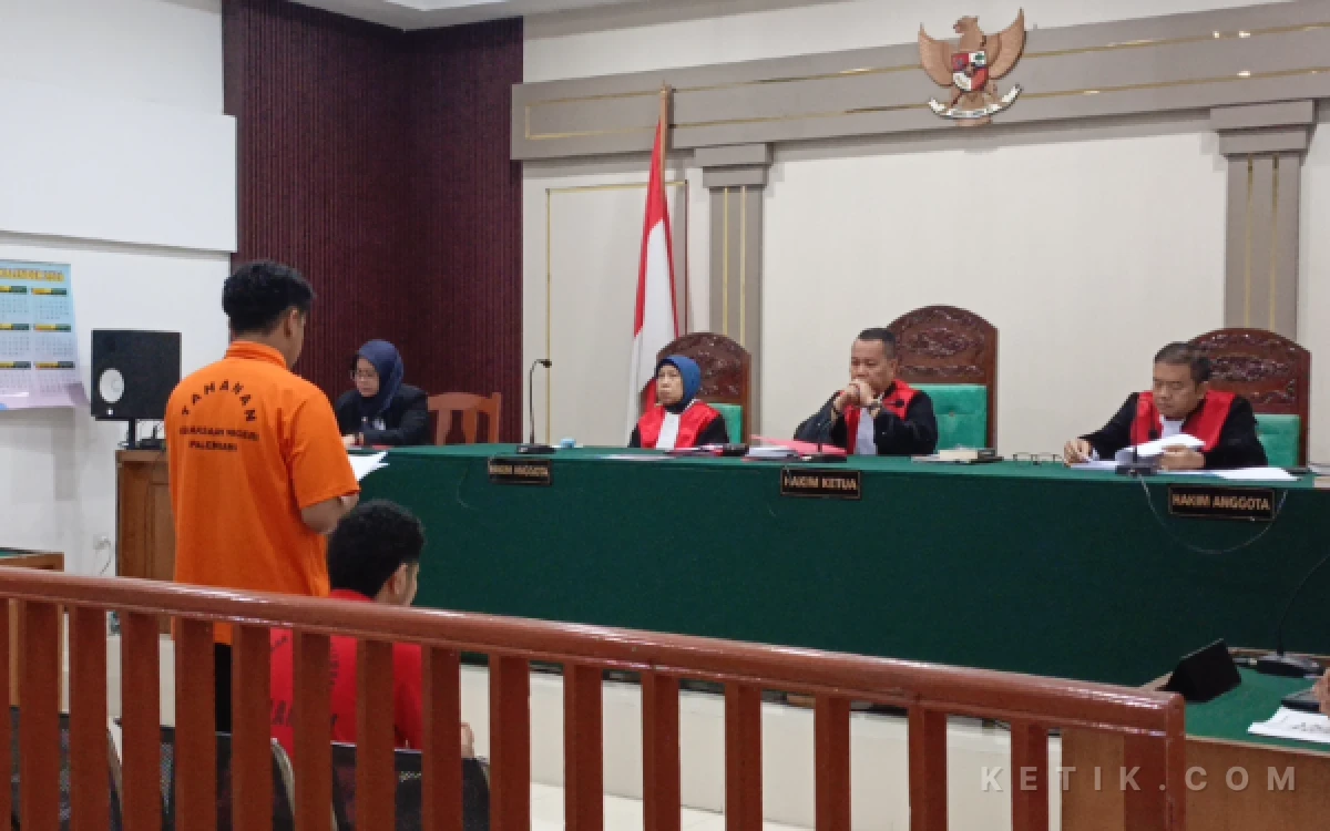 Thumbnail Berita - Kasus Cartridge Vape: Nangis Bacakan Pledoi, Dua Mahasiswa Malaysia Minta Hakim Pertimbangkan Masa Depan