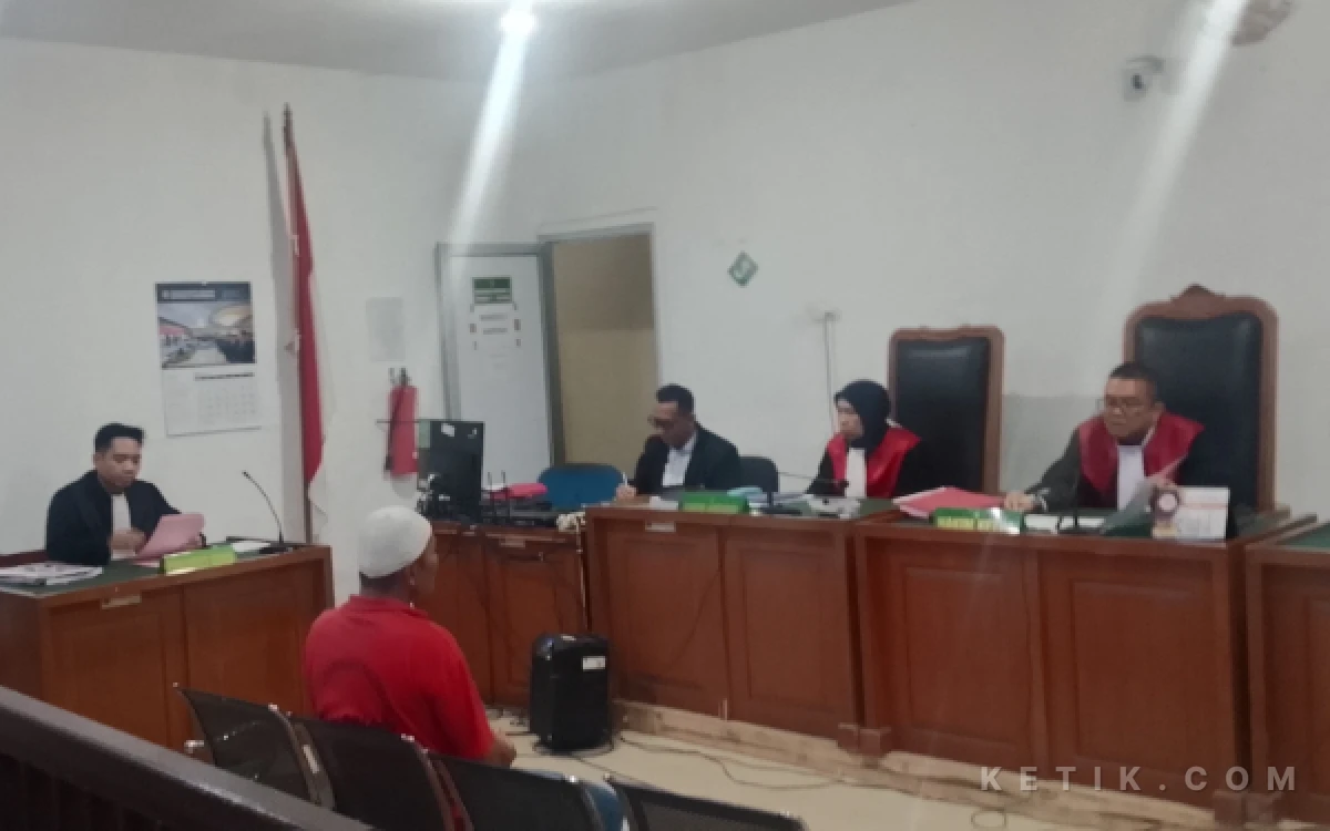 Thumbnail Berita - Dituntut 15 Tahun, Fakta Sidang Ungkap Duel Berdarah yang Tewaskan Joko Samara di Palembang