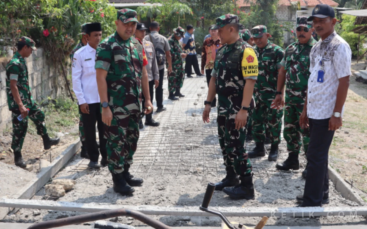 Thumbnail Berita - Ketua Tim Wasev TMMD Apresiasi Progres TMMD ke-129 di Bojonegoro, Optimistis Rampung Tepat Waktu