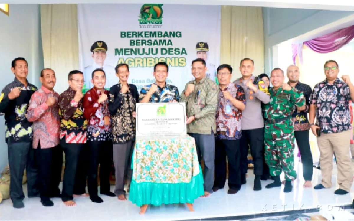 Thumbnail Berita - Resmikan Prasasti di SETAMAN, Bupati Bojonegoro Ajak Petani Muda Bertransformasi ke Agribisnis Modern