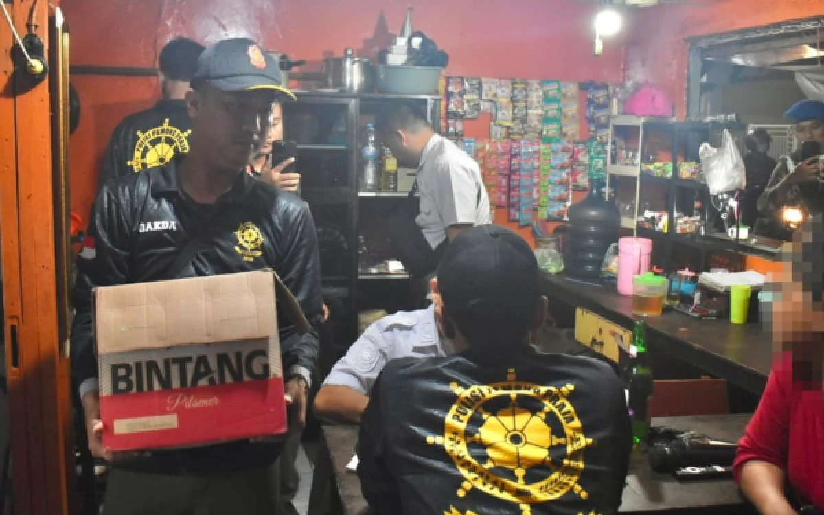Thumbnail Berita - Pemkot Surabaya Razia Warung Remang-Remang, Tekan Peredaran Penjualan Minuman Beralkohol