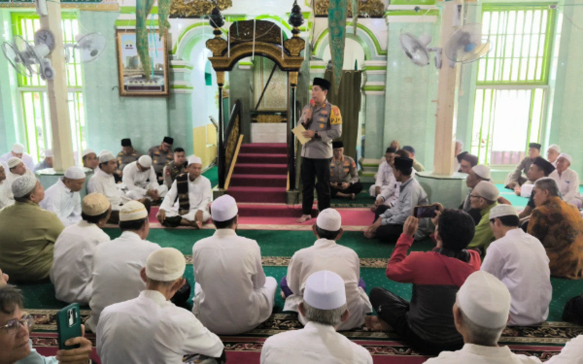 Thumbnail Berita - Jumat Keliling di Lawang Kidul, Kapolda Sumsel Ajak Warga Perangi Narkoba
