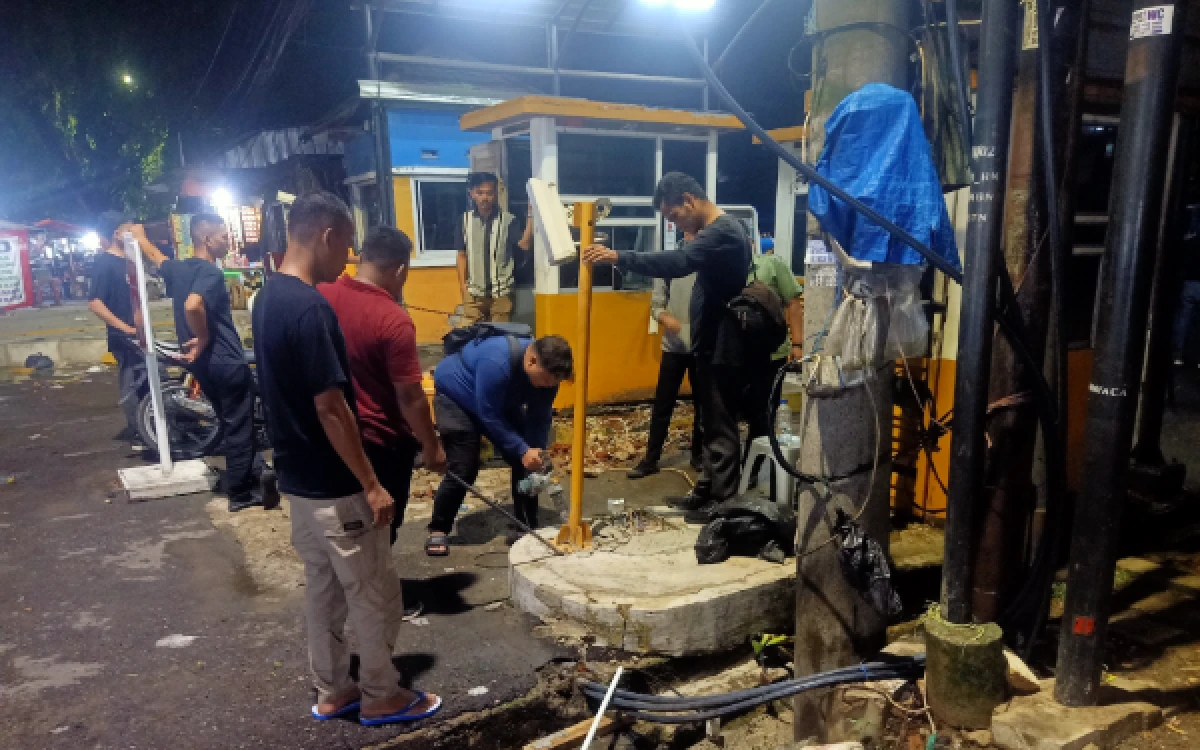 Thumbnail Berita - Gate Parkir Pasar Rangkasbitung Dibongkar Malam-malam, Ada Apa?