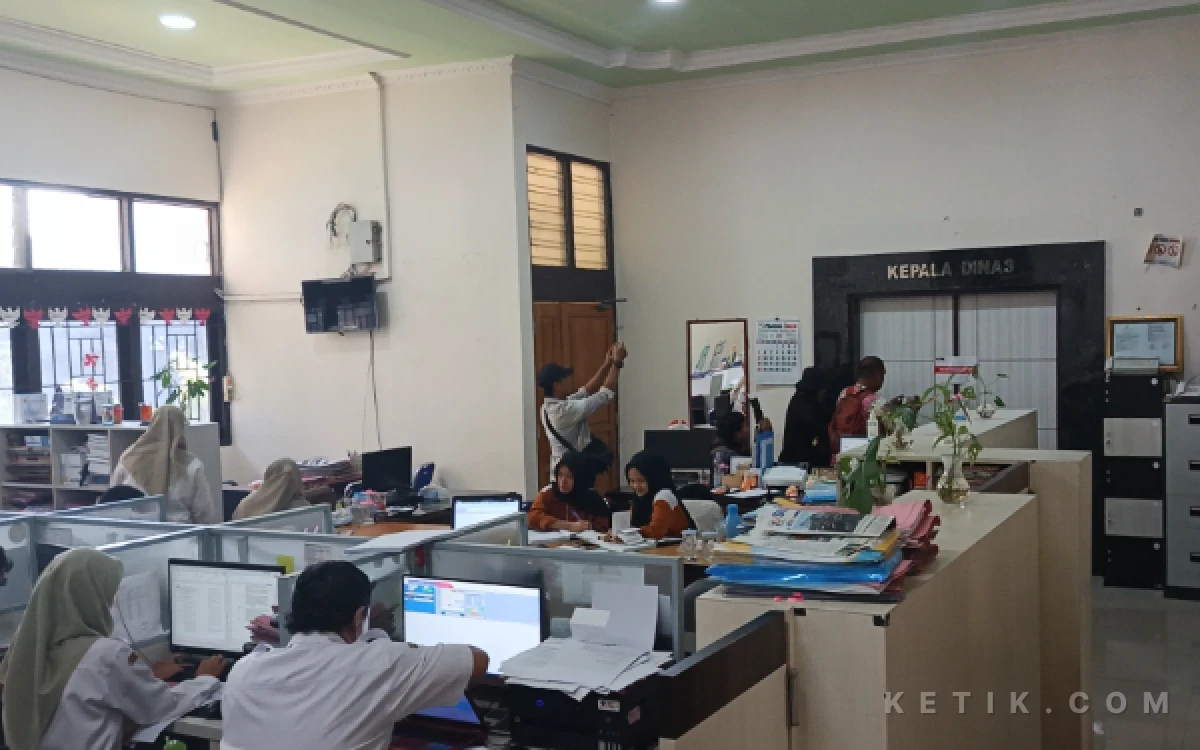 Thumbnail Berita - Ruang Kepala Dinas PUPR Pemalang Disegel KPK, Keberadaan Kadis Masih Belum Diketahui