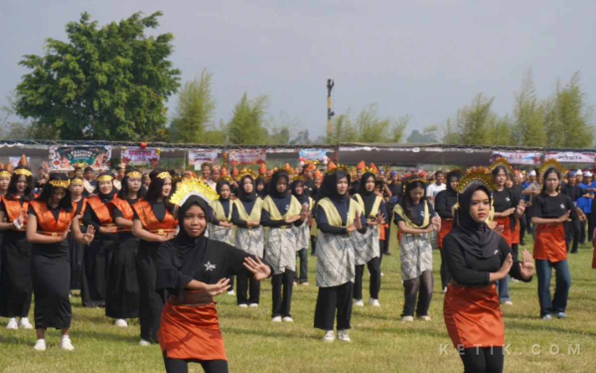 Thumbnail Berita - SMPN 1 Ngantru Gelar Kokurikuler “Satu Gerak Seribu Cerita” untuk Lestarikan Budaya Nusantara