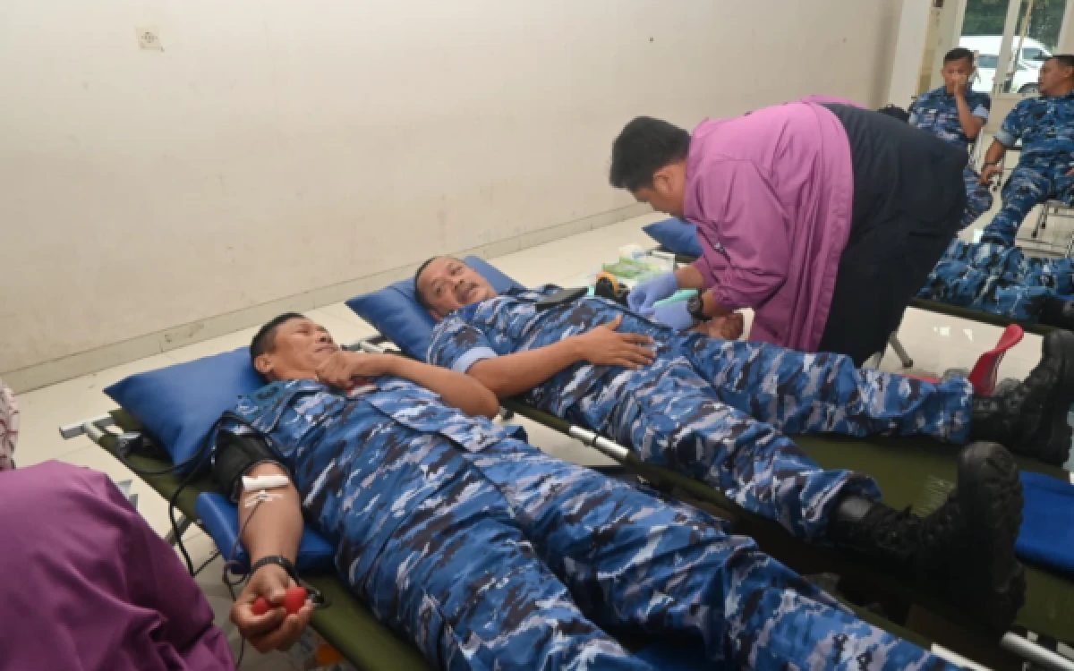 Thumbnail Berita - Peringati Hari Bakti TNI AU, Lanud Abdulrachman Saleh Gelar Donor Darah