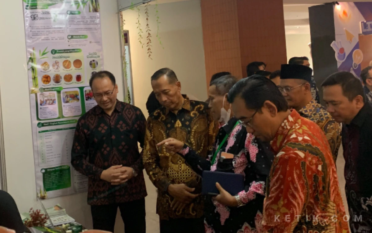 Thumbnail Berita - Tinjau Living Lab Summit di UB, Wamen Diktisaintek Minta Kampus Turun Tangan Atasi Masalah Daerah