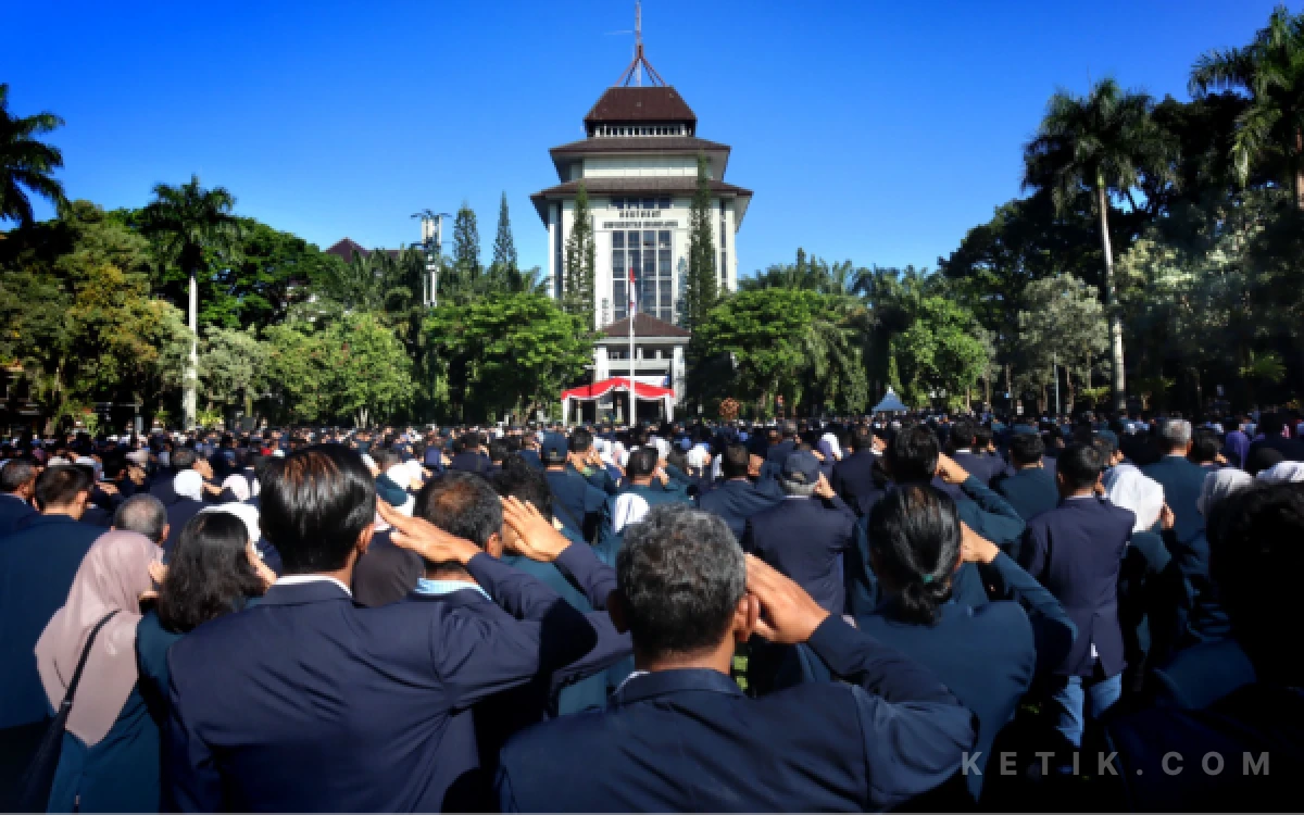 Thumbnail Berita - Peringati Hardiknas 2026, UB Berikan Penghargaan Pada 61 Dosen yang Rampung S3
