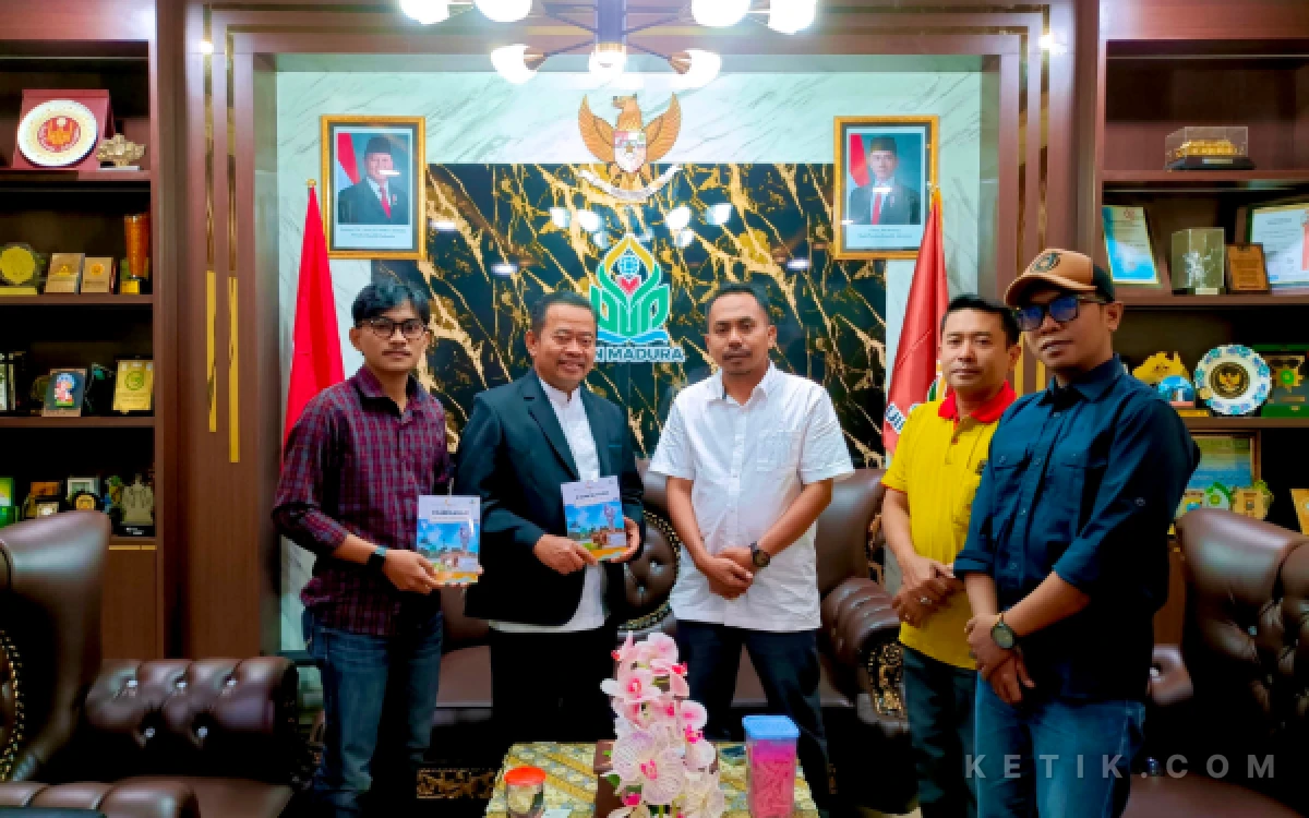 Thumbnail Berita - Buku Karya AJP Diharapkan Berdampak Positif Terhadap Pembangunan Kabupaten Pamekasan