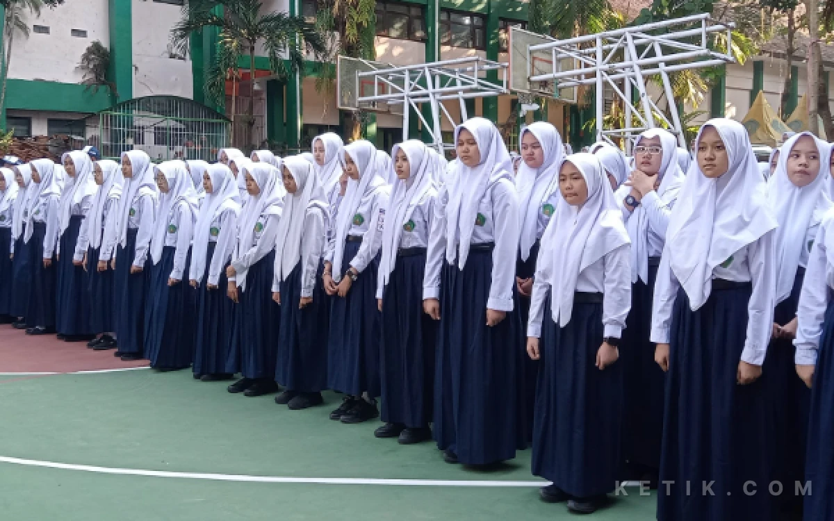 Thumbnail Berita - Kemenag RI Keluarkan Kebijakan Pembatasan Penggunaan HP di Lingkungan Sekolah, MTsN 1 Kota Malang Telah Terapkan Jauh Sebelum Instruksi