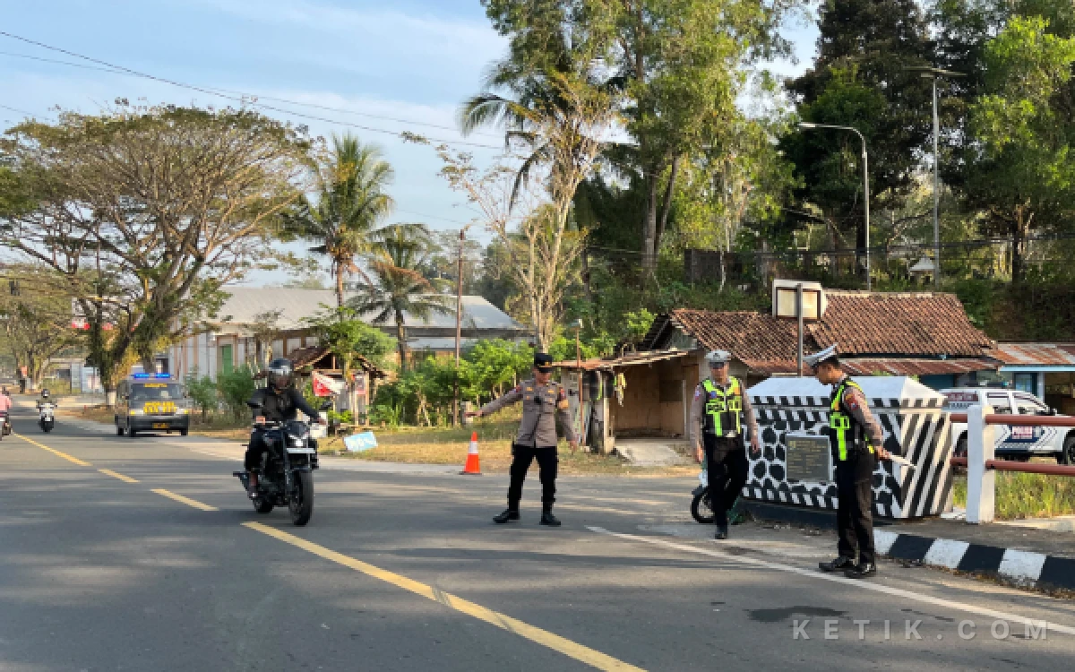 Thumbnail Berita - Belok Tanpa Cek Arus, Lansia Tewas Diseruduk Motor CB150 di Pertigaan Gunung Pegat Pacitan