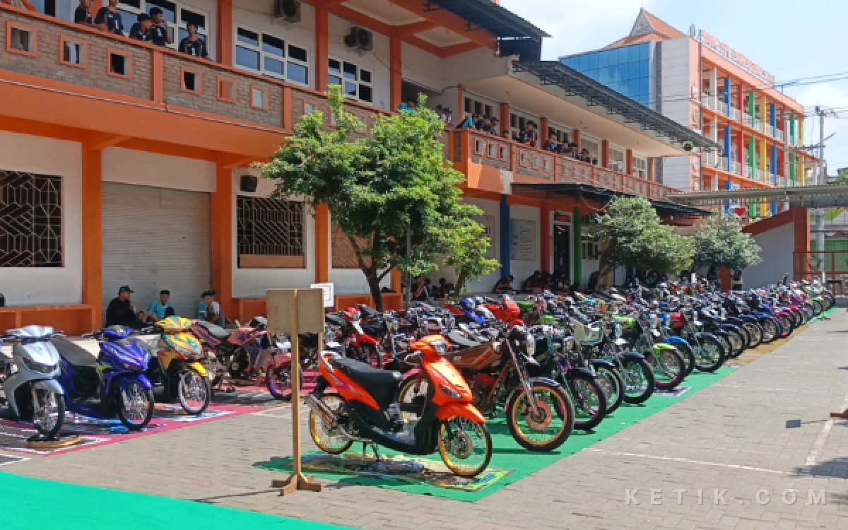 Thumbnail Berita - Motor Contest SMK YPI Darussalam 1 Cerme Jadi Ajang Kreativitas Siswa