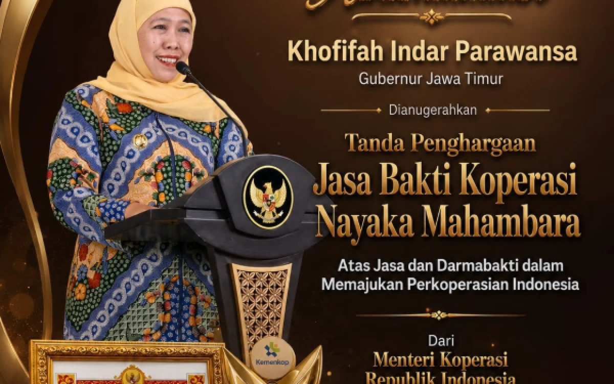 Thumbnail Berita - Khofifah Terima Penghargaan Jasa bakti Koperasi Nayaka Mahambara 2026