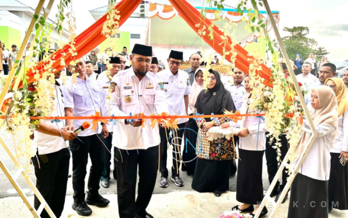 Thumbnail Berita - Bassam Resmikan Pasar Modern Babang, Ekonomi Bacan Timur Didorong Lebih Tertata