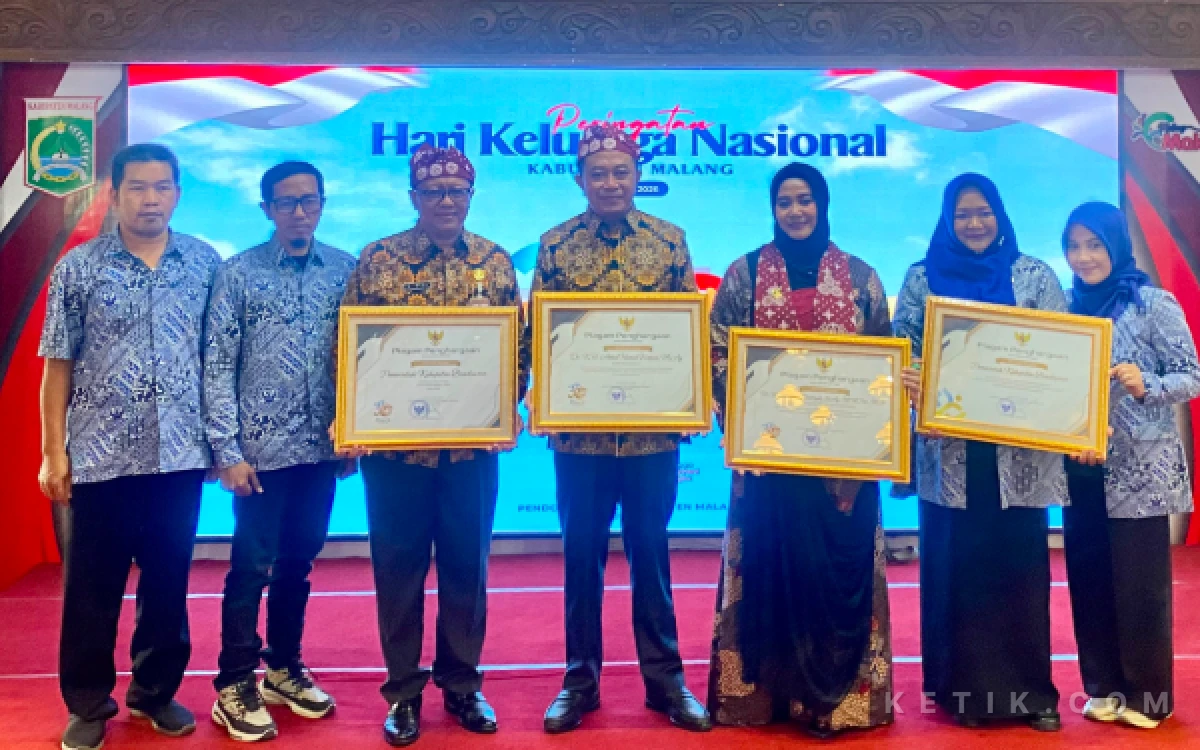 Thumbnail Berita - Borong Empat Penghargaan Nasional, Bupati Abdul Hamid Wahid: Ini Buah Sinergi dan Pengabdian untuk Bondowoso