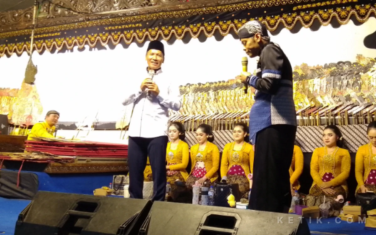 Thumbnail Berita - Pagelaran Wayang Kulit "Wahyu Asmoro Jati" Semarakkan Malam Puncak Bersih Desa Besuki Tulungagung