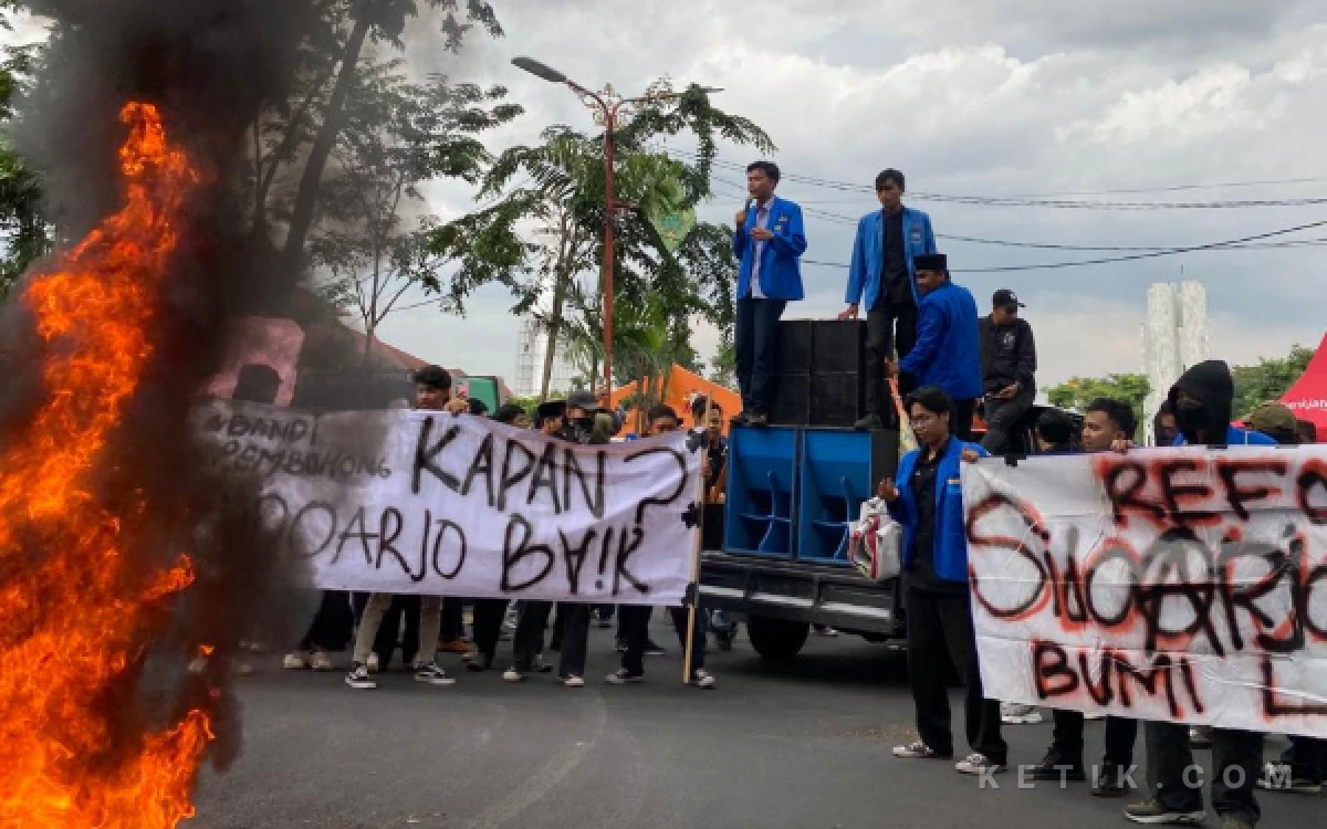 Thumbnail Berita - PMII Sidoarjo Desak SPPG Kalitengah Ditutup Buntut Ratusan Santri Diduga Keracunan MBG