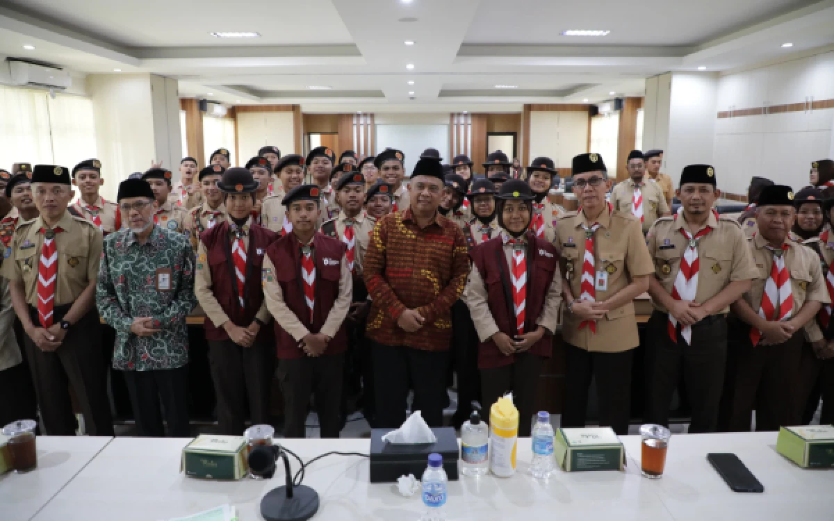 Thumbnail Berita - Bawa Nama Baik Sleman di Tingkat Nasional, Bupati Harda Lepas Rombongan Kwarcab ke Jamnas XII Cibubur