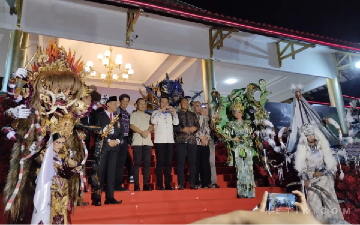 Thumbnail Berita - JFC 2026 Hadirkan Red Carpet Perdana, Talent Diposisikan Layaknya Bintang di Atas Karpet Merah