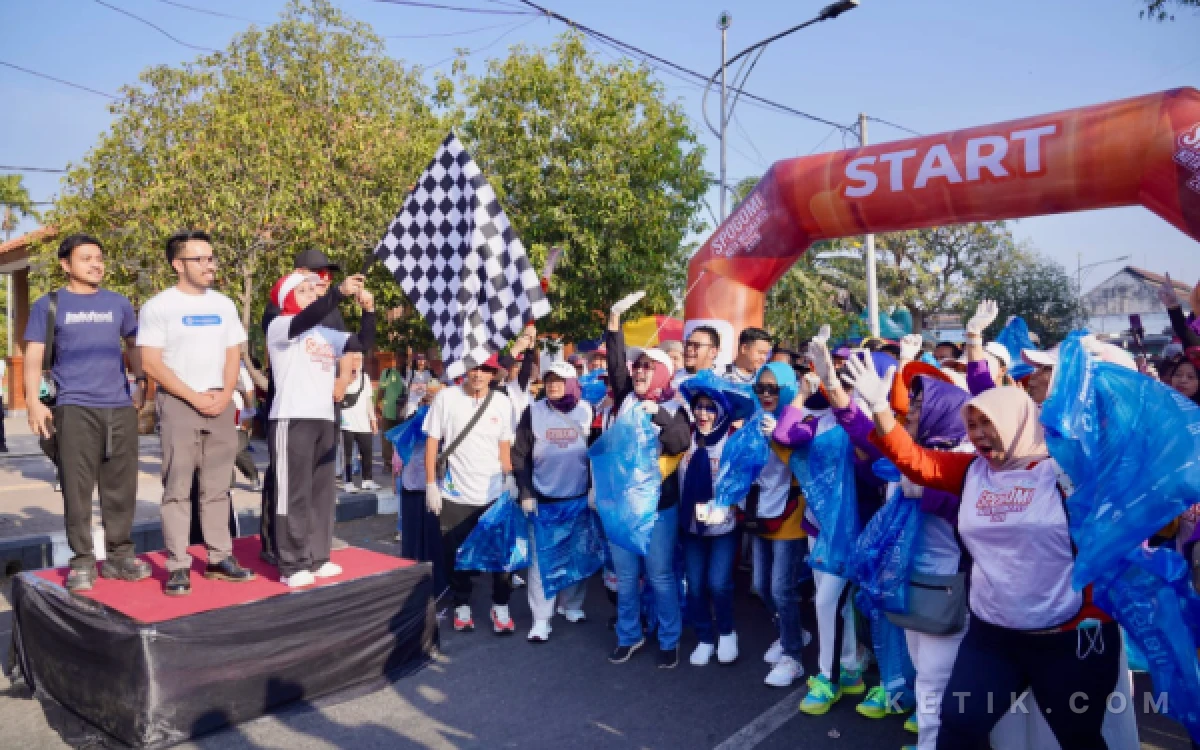 Foto Wali kota Mojokerto berangkatkan peserta spogomi di alun-alun Kota Mojokerto (foto : humas pemkot mojokerto/ ketik.com)