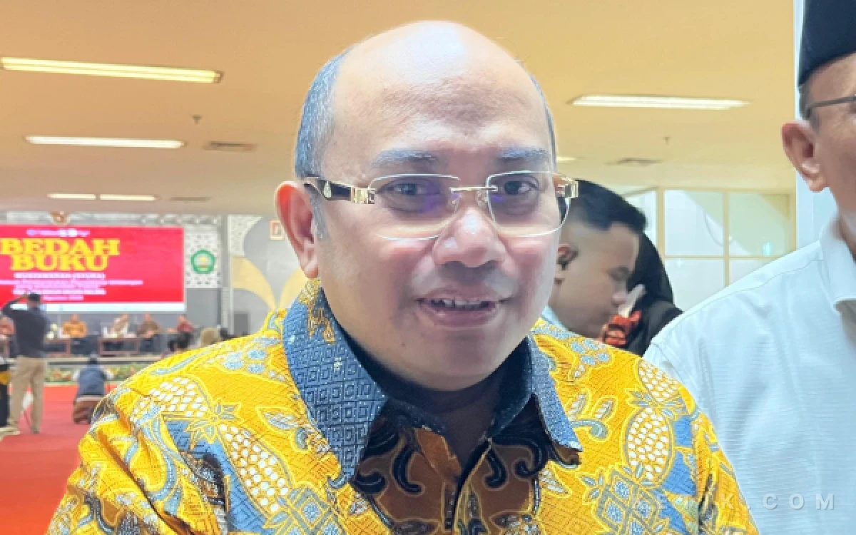 Thumbnail Berita - Kerap Digugat ke MK, Prof Bambang Tawarkan Pembentukan UU Berbasis Musyawarah Lewat Bukunya