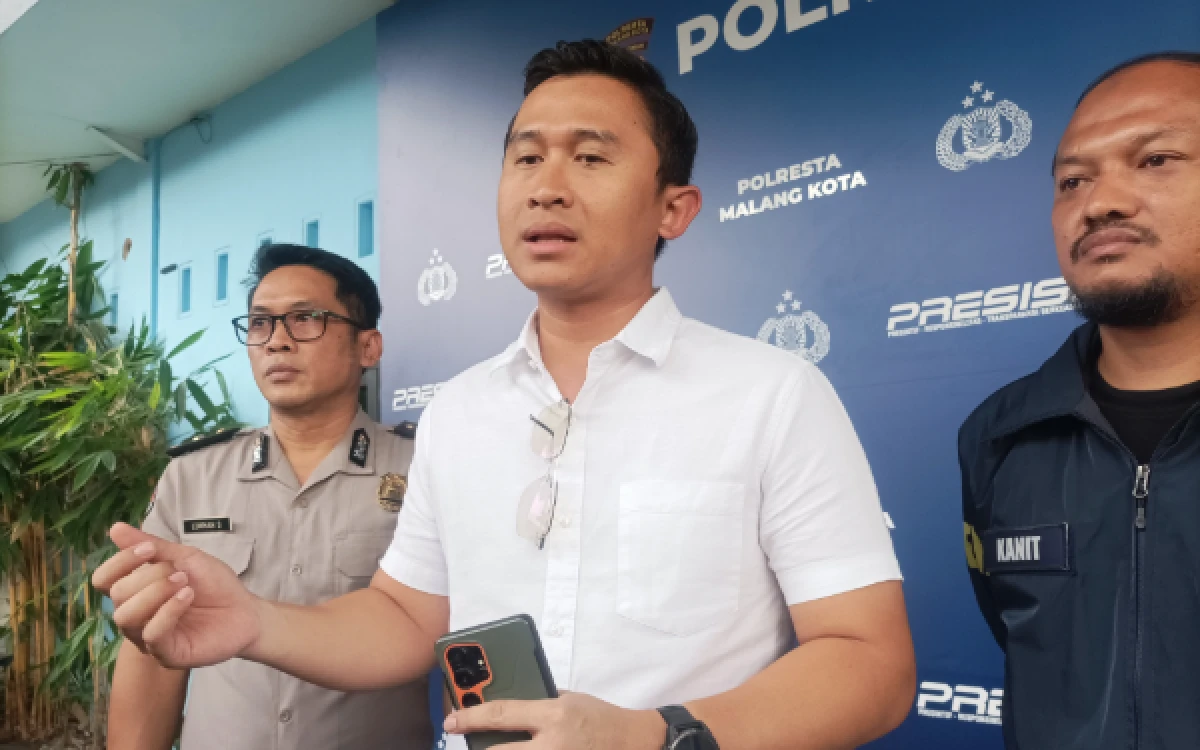 Thumbnail Berita - Buron! Polisi Gerebek Rumah Terduga Penusuk Satpam di Kota Malang