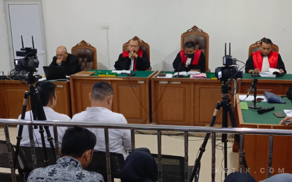 Thumbnail Berita - Korupsi Pokir OKU Berujung Vonis, Purwanto dan Robi Vitergo Dipenjara 4 Tahun 10 Bulan