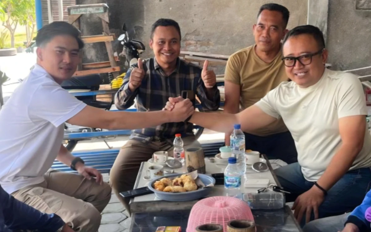 Foto Pembina Sporta Muda (kanan) saat diskusi bersama jajaran Humas PG Ngadiredjo (Foto : Angga/Ketik.com)