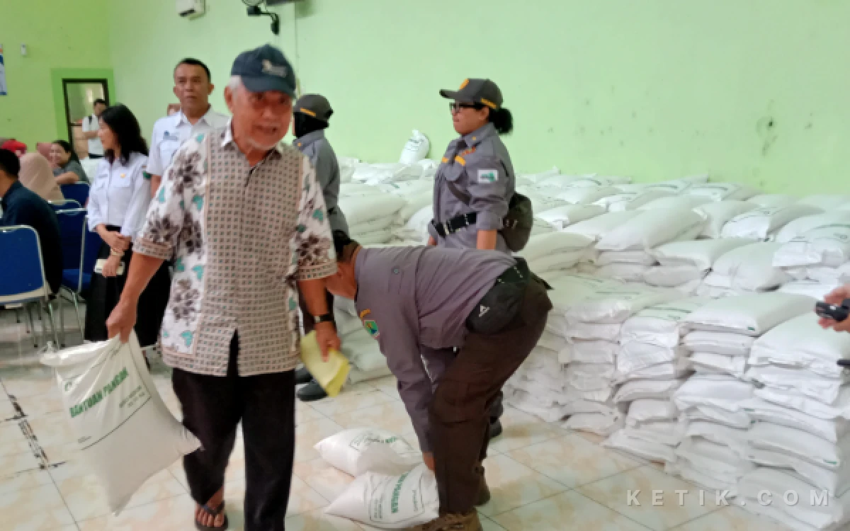 Thumbnail Berita - Bantuan Pangan Cair, Warga Kota Malang Terima 30 Kg Beras untuk Juli-September 2026