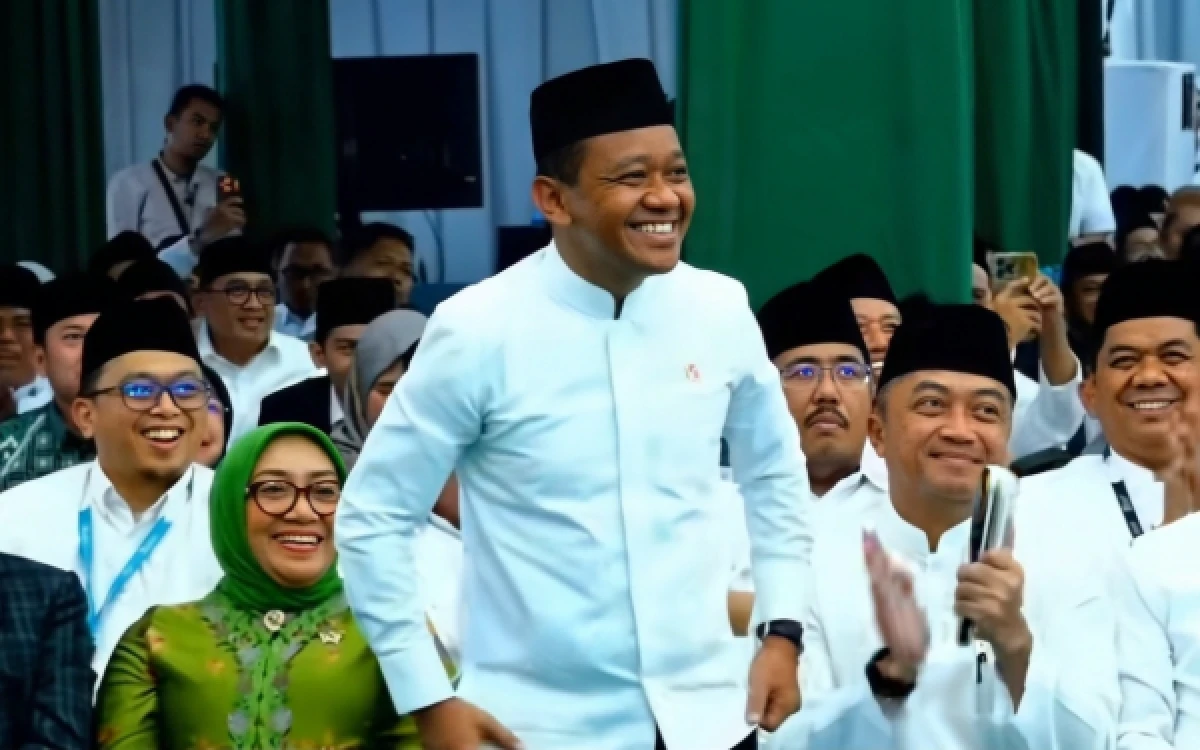 Thumbnail Berita - Tawa Pecah di Penutupan Muktamar NU, Prabowo Sebut Bahlil Lahadalia "Mas Bahlil Ganteng"