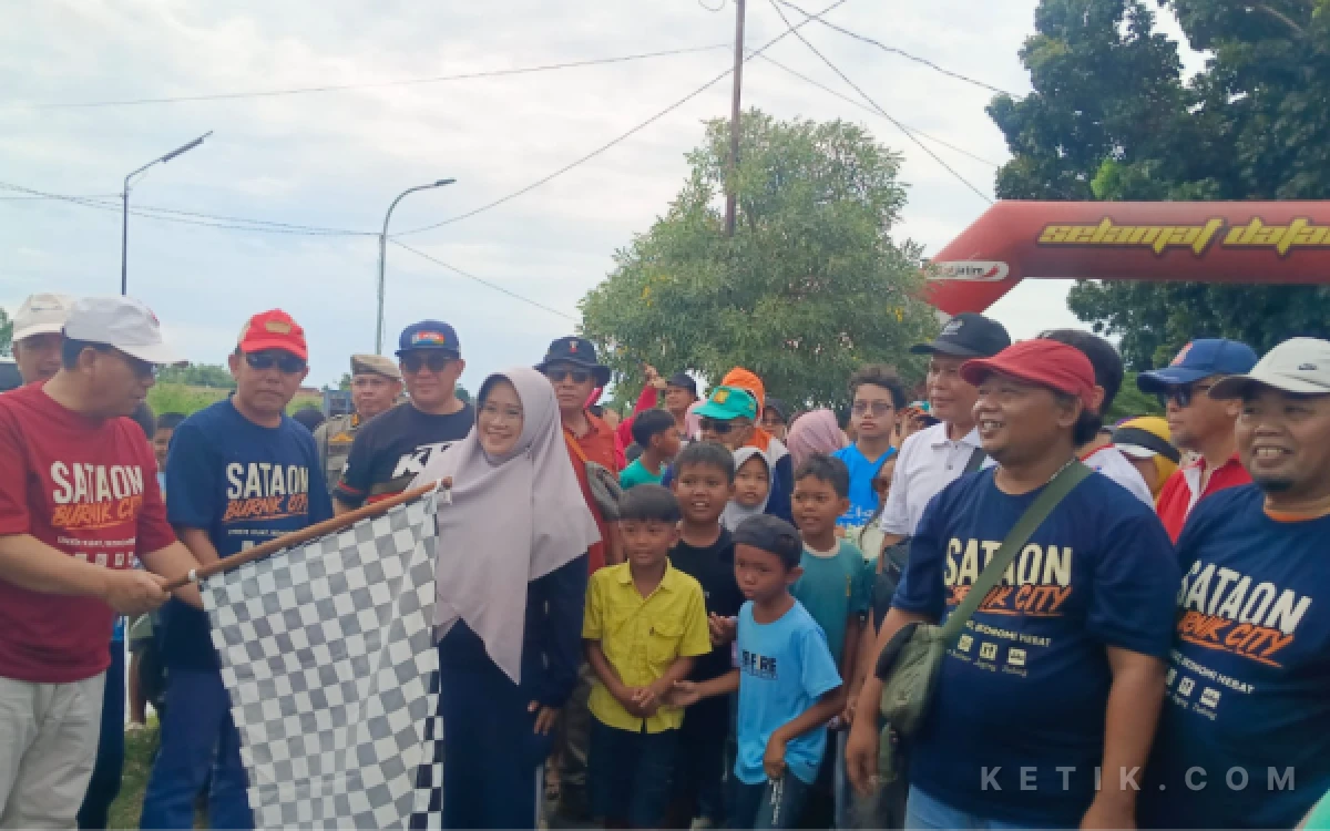 Thumbnail Berita - Sataon Burnik City, Ribuan Masyarakat Ikuti Gerak Jalan Siang Bolong