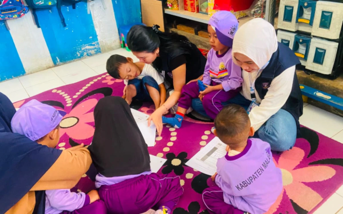 Thumbnail Berita - Pengabdian ke Wagir, Mahasiswa  Unitri Malang Skrining Tahapan Tumbuh Kembang Anak