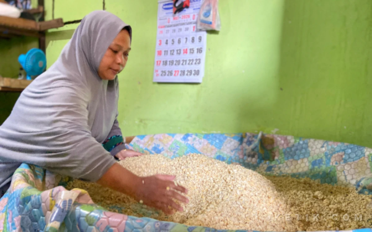 Thumbnail Berita - Harga Kedelai dan Plastik Meroket, Pengusaha Tempe Sanan Malang Pilih Pasrah dan Pangkas Laba