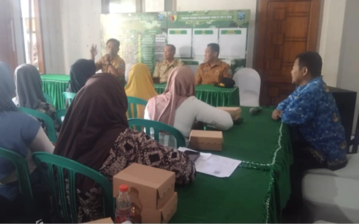 Thumbnail Berita - Sukseskan Program TMMD ke-128 Kodim 0820 Probolinggo, Dinas Ketahanan Pangan Berikan Penyuluhan Ketahanan Pangan