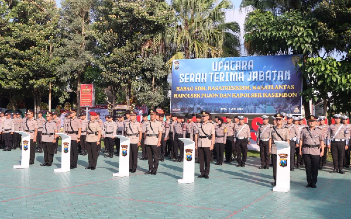Thumbnail Berita - Sertijab Pejabat Utama Polres Batu, Kapolres Minta Jaga Kamtibmas Kota Wisata