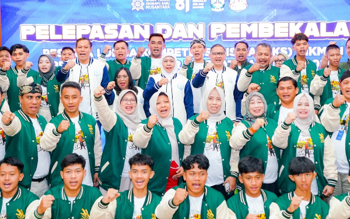 Thumbnail Berita - Lepas 45 Kontingen LKS Jatim, Gubernur Khofifah Optimis Raih Juara Umum Tingkat Nasional 2026