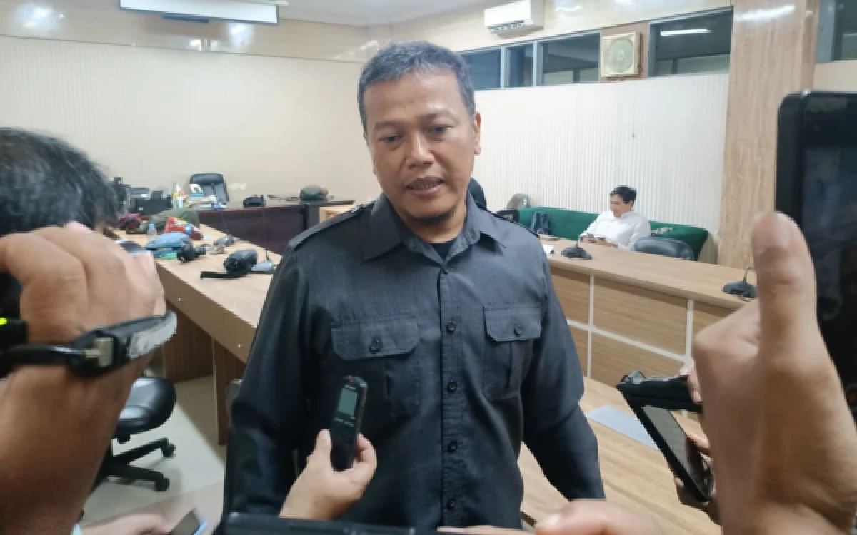 Thumbnail Berita - Ketua Fraksi Gerindra DPRD Jember Tegaskan Tak Ada Ampun Jika Ra Syahri Mengulang Kesalahan