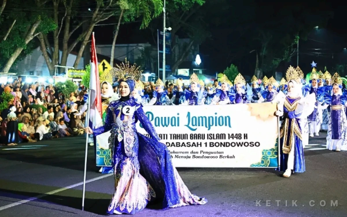 Thumbnail Berita - Ribuan Lampion Terangi Kota Bondowoso, Gema Sholawat Pelajar Semarakkan Road to Festival Muharram 2026