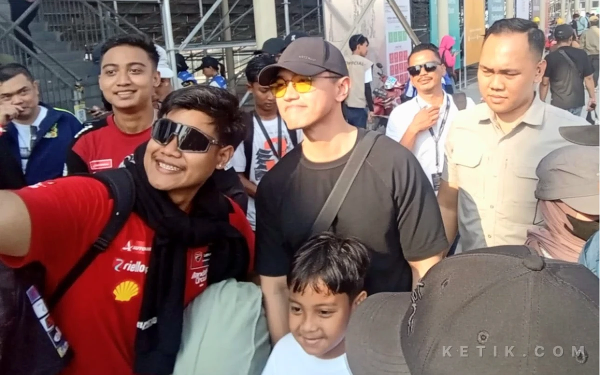 Thumbnail Berita - Datang Langsung ke Mandalika Dukung Veda Ega, Ini Pesan Kaesang Putra Jokowi