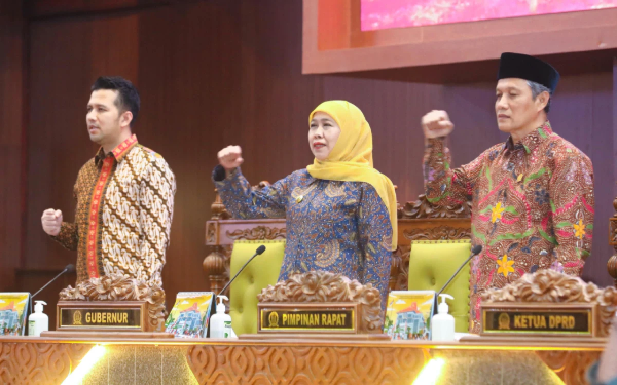 Thumbnail Berita - Fantastis! RAPBD Jatim 2027 Capai Rp27,4 Triliun, Gubernur Khofifah Jor-joran untuk Pendidikan dan Kesehatan