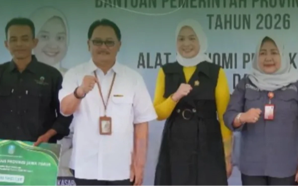 Thumbnail Berita - Perkuat Ekonomi Warga Hutan, Kadishut Jatim Serahkan Bantuan Produktif