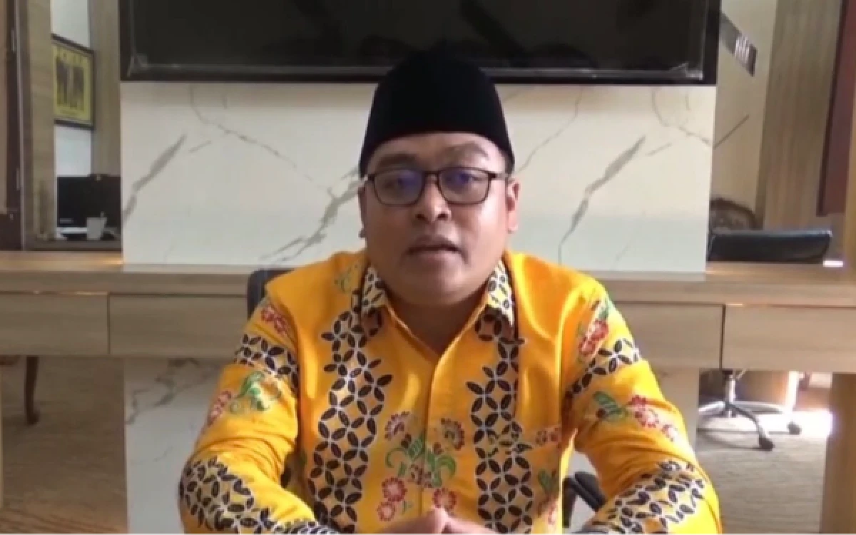 Foto Wakil Ketua Komisi D DPRD Kota Malang, Suryadi menjelaskan tentang ketimpangan lulusan dan jumlah sekolah negeri di Kota Malang perlu dievaluasi. (Foto: Lutfia/Ketik.com)