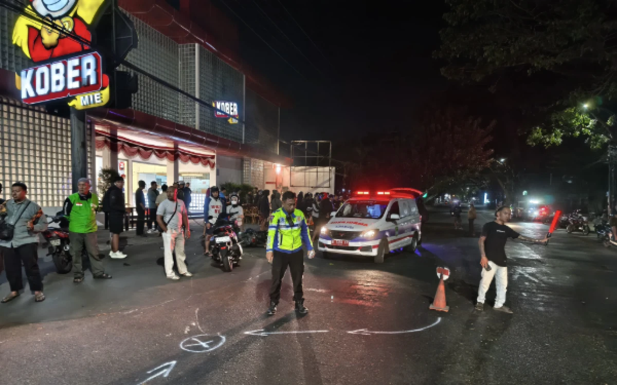 Thumbnail Berita - Tabrakan Beat vs CBR di Jalan Raya Sulfat Malang, Penumpang Motor Tewas