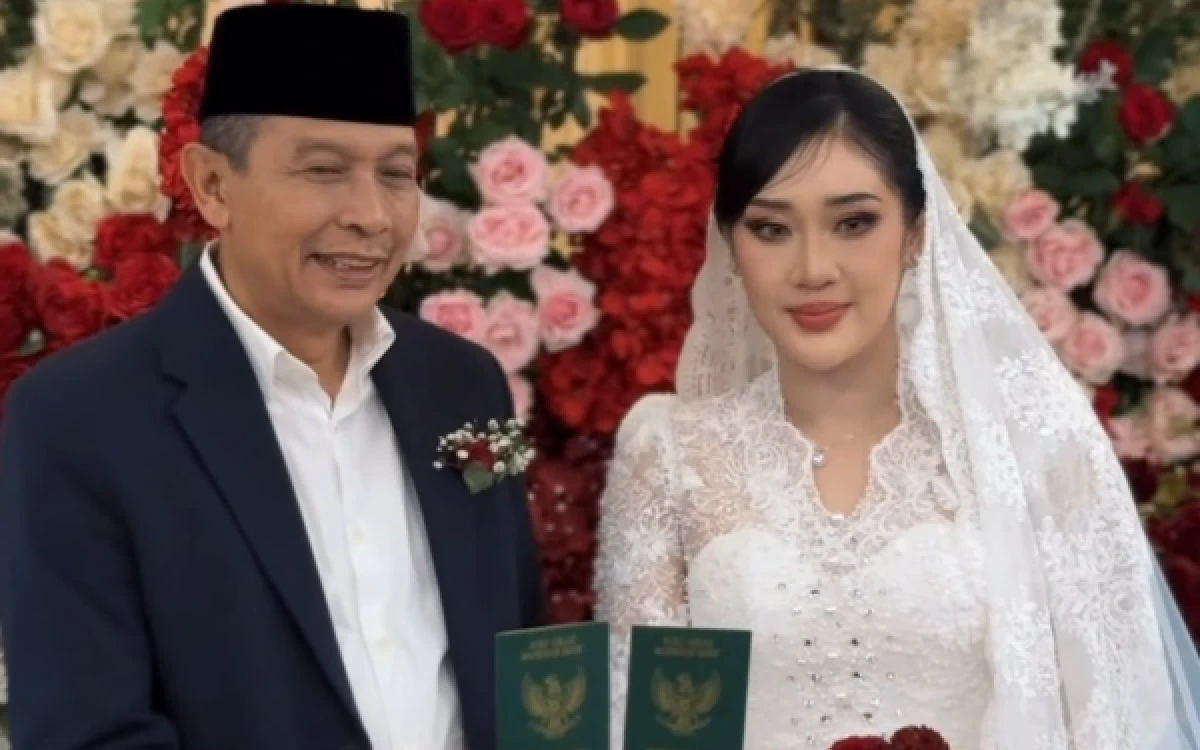 Thumbnail Berita - Wali Kota Malang Wahyu Hidayat Nikahi Septhelena Maria Yosepha, Ngaku Sudah Lama Kenal