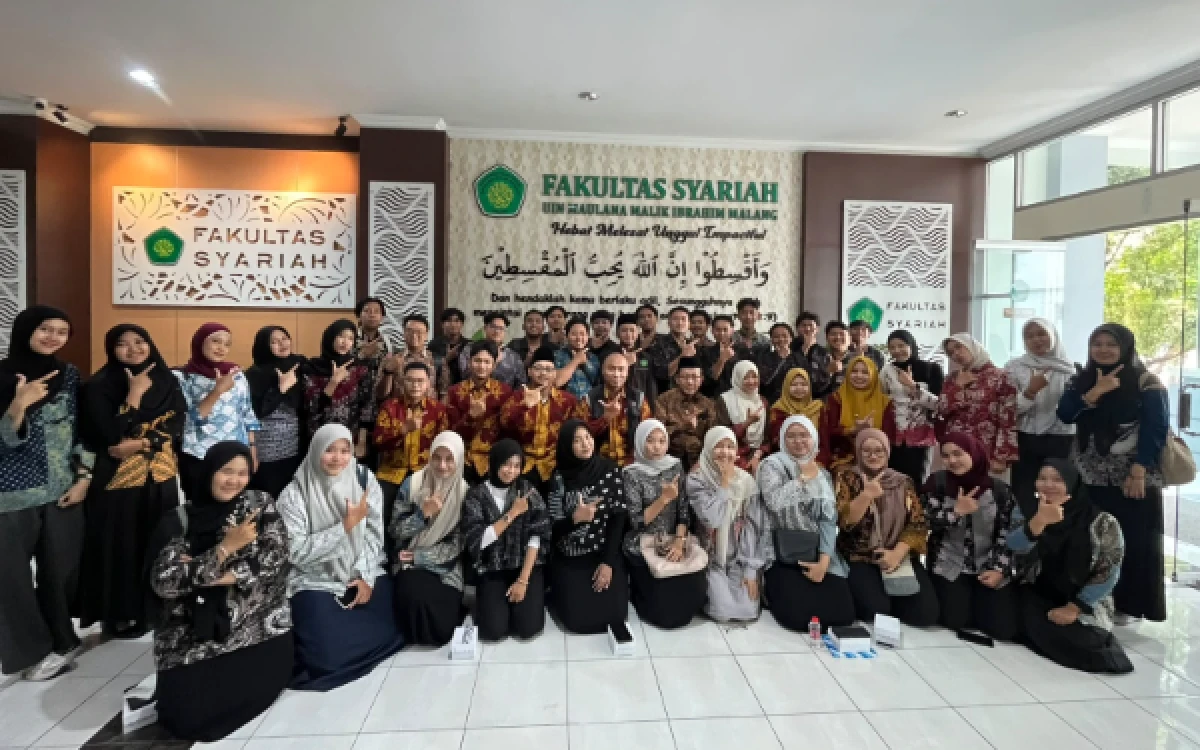 Foto Seluruh peserta kegiatan konselor sebaya melalui materi bertajuk “Case Handling: Dari Teman Bercerita Menjadi Pendamping yang Tahu Harus Berbuat Apa” pada Jumat, 9 Oktober 2026 di Fakultas Syariah. (Foto: Fakultas Syariah UIN Malang)