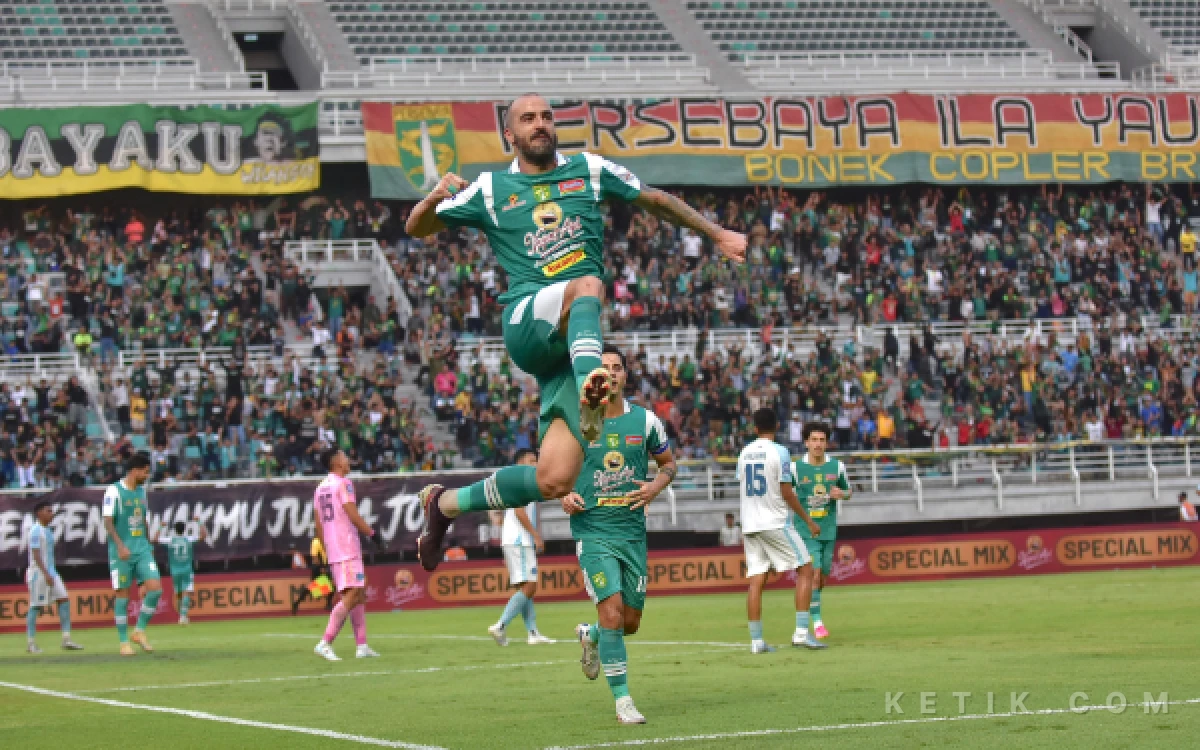Thumbnail Berita - Persebaya Gilas PSBS 4-0, Bernardo Tavares Sebut Timnya Layak Raih 3 Poin